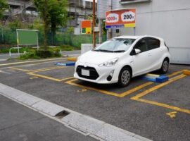 空き家を駐車場に