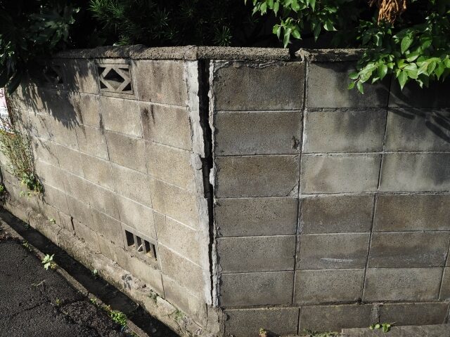 ブロック塀